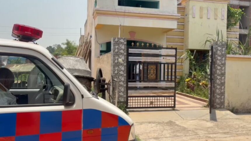 CG CRIME : दीवार फांदकर घुसे चोरों ने पार कर दी कार और एक्टिवा