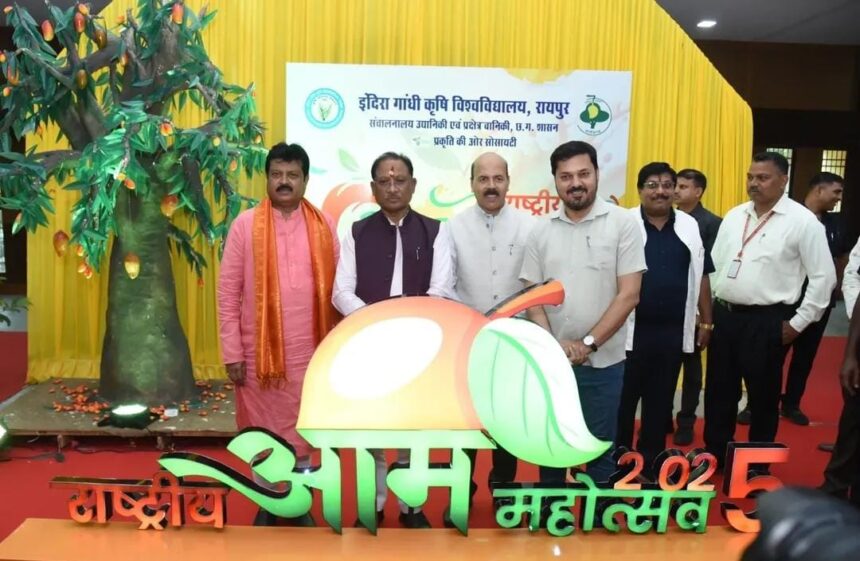 CG : सीएम साय के साथ आम महोत्सव में शामिल हुए विधायक अनुज शर्मा 