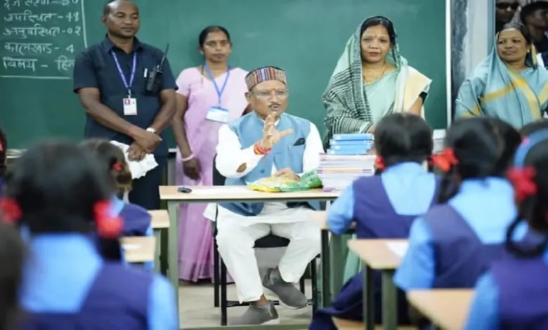 Chhattisgarh : शिक्षकविहीन स्कूलों में लौटी रौनक: युक्तियुक्तकरण से बदली धमधा ब्लॉक के विद्यालयों की तस्वीर