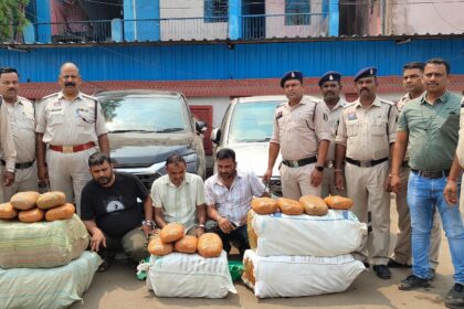 CG CRIME NEWS : पुलिस की बड़ी कामयाबी: दो कार से 105 किलो गांजा जब्त, तीन तस्कर गिरफ्तार