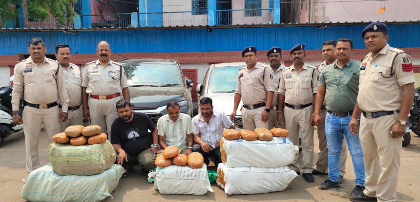 CG CRIME NEWS : पुलिस की बड़ी कामयाबी: दो कार से 105 किलो गांजा जब्त, तीन तस्कर गिरफ्तार