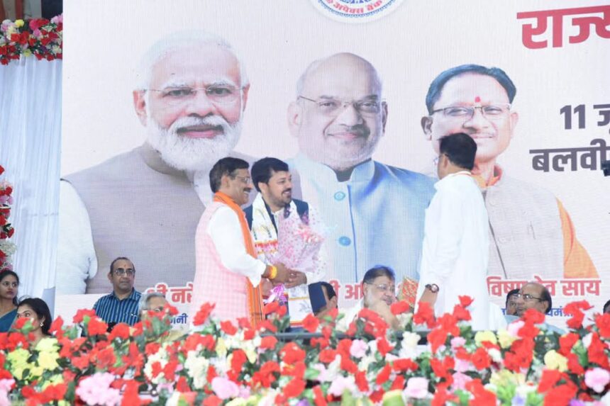 RAIPUR : अपेक्स बैंक के नए अध्यक्ष केदार गुप्ता के पदभार ग्रहण समारोह में शामिल हुए MLA अनुज शर्मा 