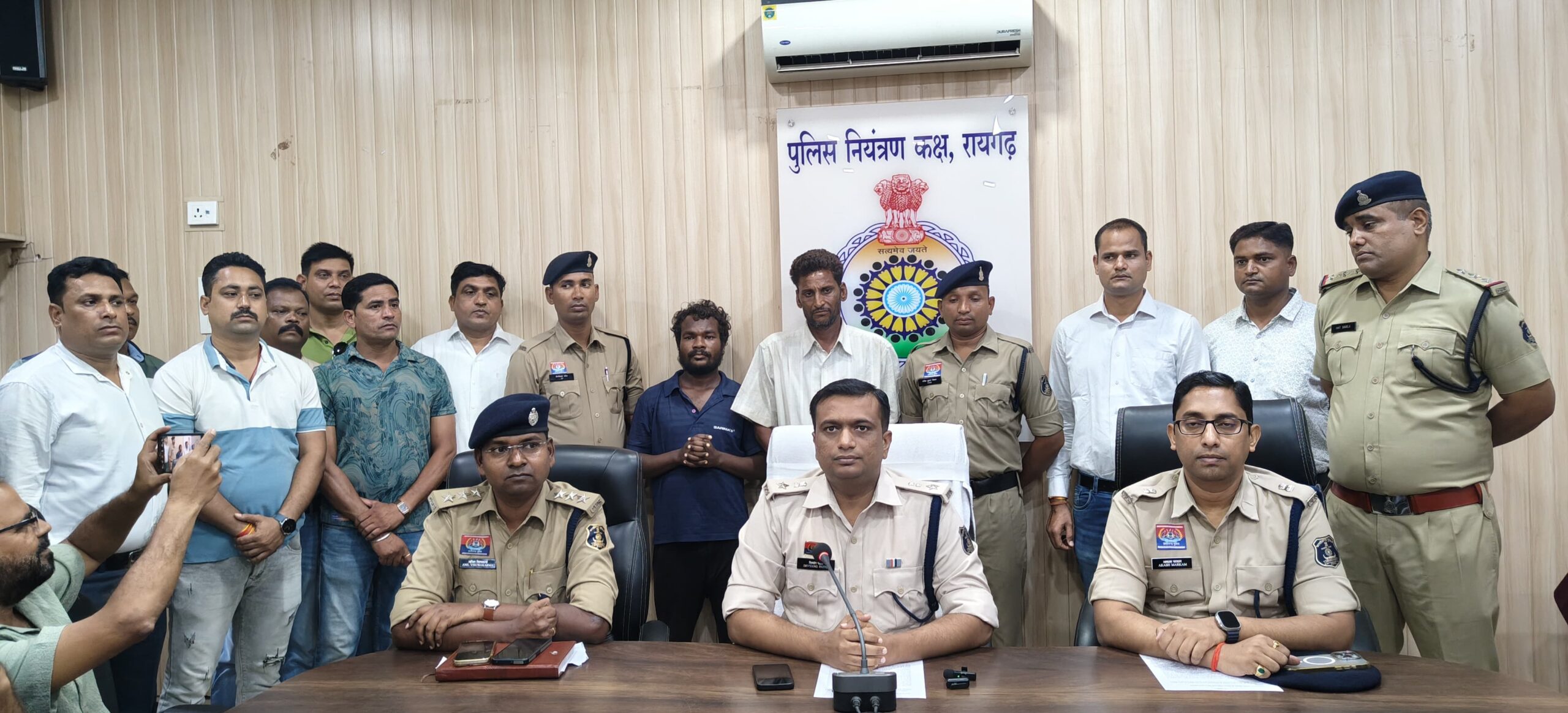 CG CRIME : भारत रत्न डॉ. भीमराव अंबेडकर की प्रतिमा पर मिट्टी लगाने वाले दो गिरफ्तार, पुलिस ने आरोपियों निकाला पैदल मार्च