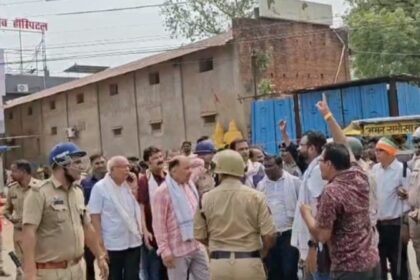 CG BREAKING : रायगढ़ में प्रदर्शन कर रहें पूर्व विधायक और कई कांग्रेसी नेताओं समेत को महिलाएं गिरफ्तार 