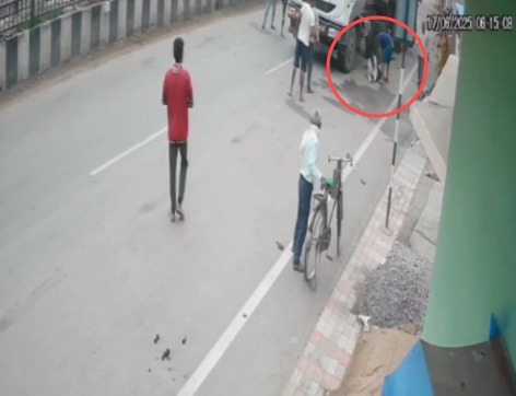 CG ACCIDENT : मॉर्निंग वॉक पर निकले शख्स को हाइवा ने कुचला, देखें खौफनाक वीडियो 