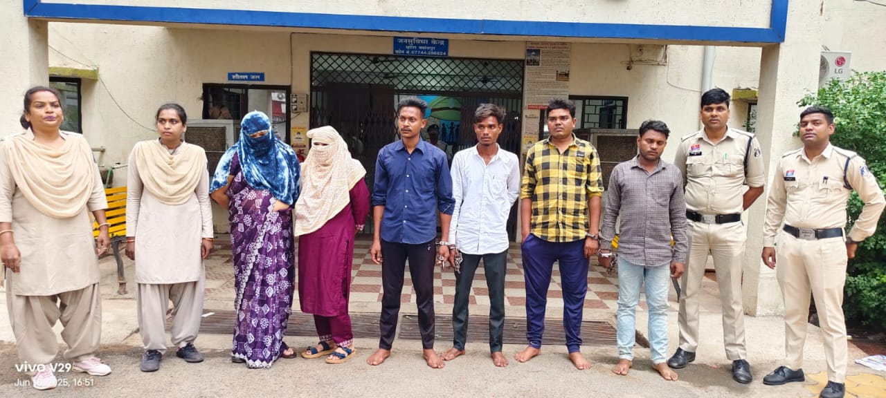 CG CRIME : अस्पताल कालोनी में लाखों की चोरी का खुलासा, दो महिला सहित छह आरोपी गिरफ्तार