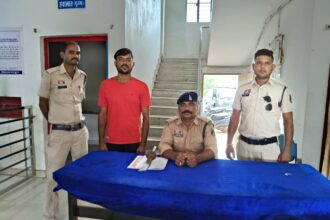 CG NEWS : तलवार लहराकर दहशत फैलाने वाला युवक गिरफ्तार