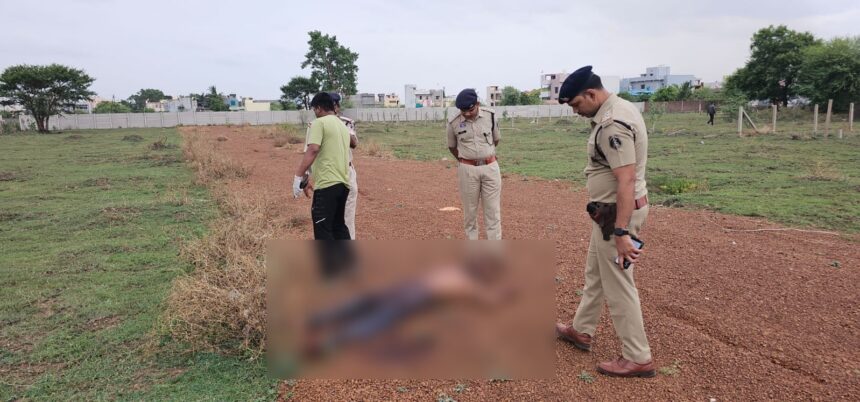 CG CRIME NEWS : नगर निगम के सफाई कर्मी की गला रेतकर हत्या, खाली मैदान में पड़ी मिली लाश, इलाके में फैली सनसनी 