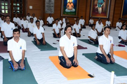 International Yoga Day : अंतर्राष्ट्रीय योग दिवस के अवसर पर विधानसभा सचिवालय में किया गया योग अभ्यास