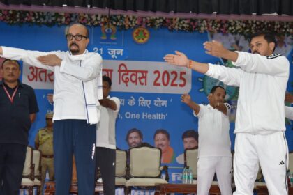 International Yoga Day : भागदौड़ और तनावपूर्ण जिंदगी में खुद को स्वस्थ रखने का सबसे आसान उपाय है योग : राज्यपाल डेका