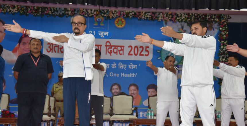International Yoga Day : भागदौड़ और तनावपूर्ण जिंदगी में खुद को स्वस्थ रखने का सबसे आसान उपाय है योग : राज्यपाल डेका