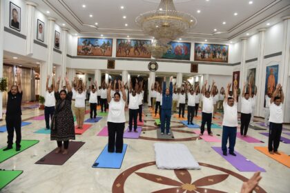 International Yoga Day : राजभवन में आयोजित हुआ योग शिविर