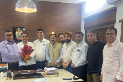 RAIPUR : चेंबर प्रतिनिधिमंडल ने IG अमरेश मिश्रा से की मुलाकात, यातायात व्यवस्था के सुदृढ़ीकरण व अपराधिक घटनाओं को रोकने सौंपा ज्ञापन 