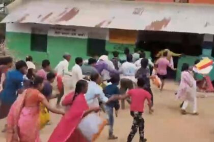 Chhattisgarh : जिले में तीन माह का राशन वितरण बना आफत, भीड़-भाड़ से बिगड़े हालात, देखें Video