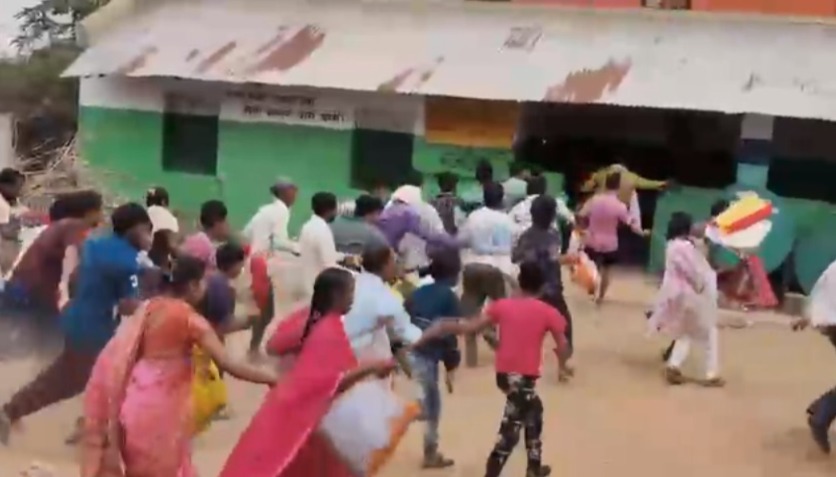 Chhattisgarh : जिले में तीन माह का राशन वितरण बना आफत, भीड़-भाड़ से बिगड़े हालात, देखें Video