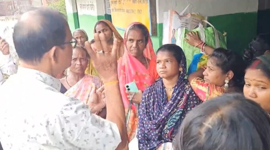 CG NEWS : राशन वितरण में अव्यवस्था पर खाद्य विभाग में मचा हड़कंप, अधिकारियों ने लिया जायजा