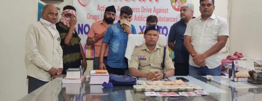 CG CRIME : होटल टाईम स्क्वेयर में सजी थी जुए की महफिल, पुलिस ने मारी रेड, 5 लाख कैश के साथ 6 जुआरी गिरफ्तार