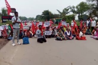 CG NEWS : मडवा ताप विद्युत संयंत्र के भू-स्थापितों ने किया चक्का जाम, दो माह से चल रही हड़ताल के बाद बड़ा आंदोलन