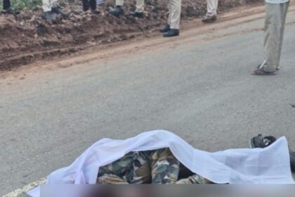 CG ACCIDENT : ड्यूटी से लौट रहे आरक्षक को तेज रफ्तार ट्रक ने कुचला, मौके पर मौत 
