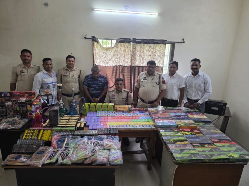 CG CRIME : हुक्का पर पुलिस ने कसा शिकंजा, दो इलाकों से लाखों की हुक्का सामग्री बरामद, दो गिरफ्तार