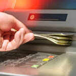 ATM Charges: अब ATM से कैश निकालने पर लगेगा 23 रुपये का चार्ज, बढ़ाया गया ट्रांजैक्शन शुल्क