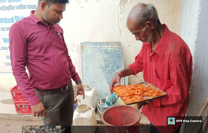 CG : बरसात में मिलावटी खाद्य सामग्री पर प्रशासन सख्त, अवमानक जलेबी और लड्डू किए गए नष्ट 