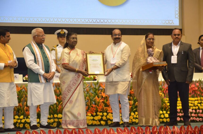 Chhattisgarh : छत्तीसगढ़ ने राष्ट्रीय मंच पर बिखेरी स्वच्छता की चमक, 20 हजार से कम आबादी वाले शहरों में बिल्हा देश का सबसे स्वच्छ शहर