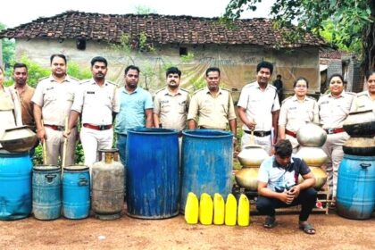 CG CRIME : 75 लीटर कच्ची शराब और 900 किलोग्राम गुड़ निर्मित पाश जब्त, एक आरोपी गिरफ्तार 