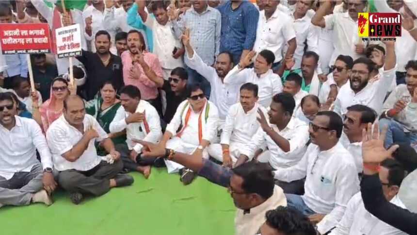 Arang News : ED की कार्रवाई के विरोध में आरंग में कांग्रेस की आर्थिक नाकेबंदी, कांग्रेसियों ने रसनी टोल प्लाजा पर दिखाया दम, हाइवे NH-53 जाम
