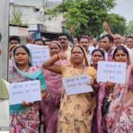 CG : नाबालिग छात्रा से छेड़छाड़ मामले में साहू समाज आक्रोशित, आरोपी शिक्षक द्वारा संचालित स्कूल की मान्यता रद्द करने की मांग को लेकर दिया धरना