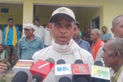 CG : मंडी में खाद-बीज नहीं मिलने से किसान परेशान, पैसे मांगने का लगाया आरोप 