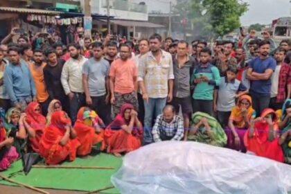 CG ACCIDENT : तेज रफ्तार इनोवा घर में घुसी, महिला की इलाज के दौरान मौत, ग्रामीणों ने किया चक्काजाम 