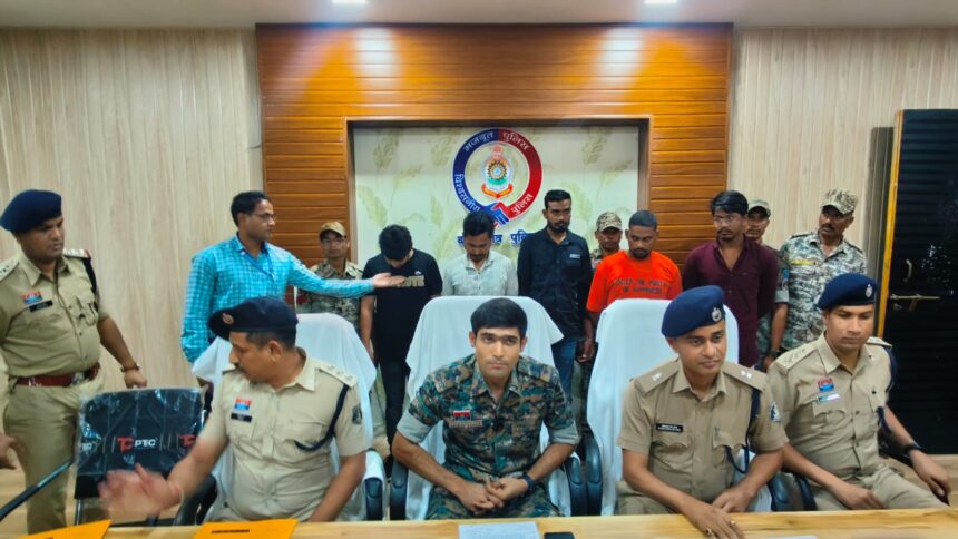 CG CRIME : म्युल अकाउंट से करोड़ों की धोखाधड़ी करने वाले पांच आरोपी गिरफ्तार