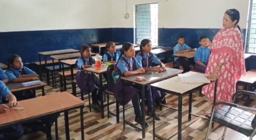 CG : स्कैनिंग में आ रही दिक्कत, सर्वर की समस्या के चलते किताबों के वितरण में देरी 
