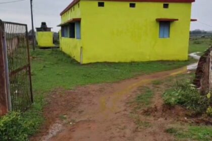 Mahasamund : पंचायत कांपा के सड़क तो सड़क स्कूल के किचन और बाथरूम का भी बुरा हाल