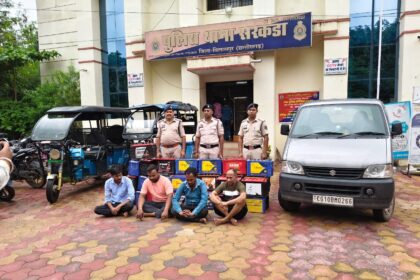 CG CRIME : ई-रिक्शा बैटरी चोरी करने वाले गैंग का भंडाफोड़, खरीदार समेत चार गिरफ्तार, 30 बैटरी जब्त