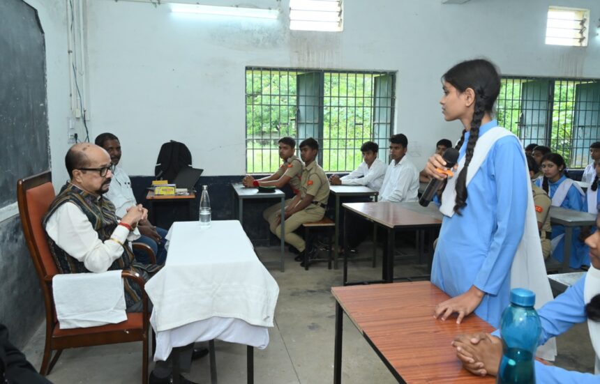 Raipur : राज्यपाल रमेन डेका ने विद्यार्थियों से आत्मीय संवाद कर दिए सफलता के मंत्र