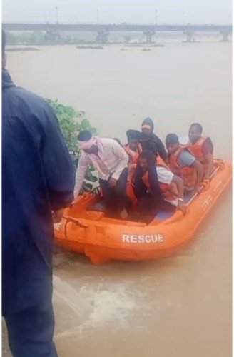 CG NEWS : मछली पकड़ने गए 7 युवक नदी में बहे 