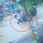 CG VIDEO : अपोलो का रोड बना ‘मौत का रास्ता’, गड्ढे में पलटा ई-रिक्शा