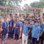 CG BREAKING : 9 सालों से नदारद है गणित की टीचर, आक्रोशित ग्रामीण और छात्रों ने स्कूल में जड़ा ताला 