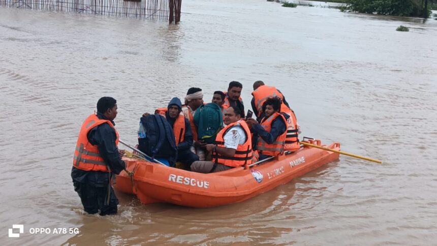 CG में आफत की बारिश; उफान पर शिवनाथ नदी, 32 मजदूरों का SDRF ने किया रेस्क्यू 