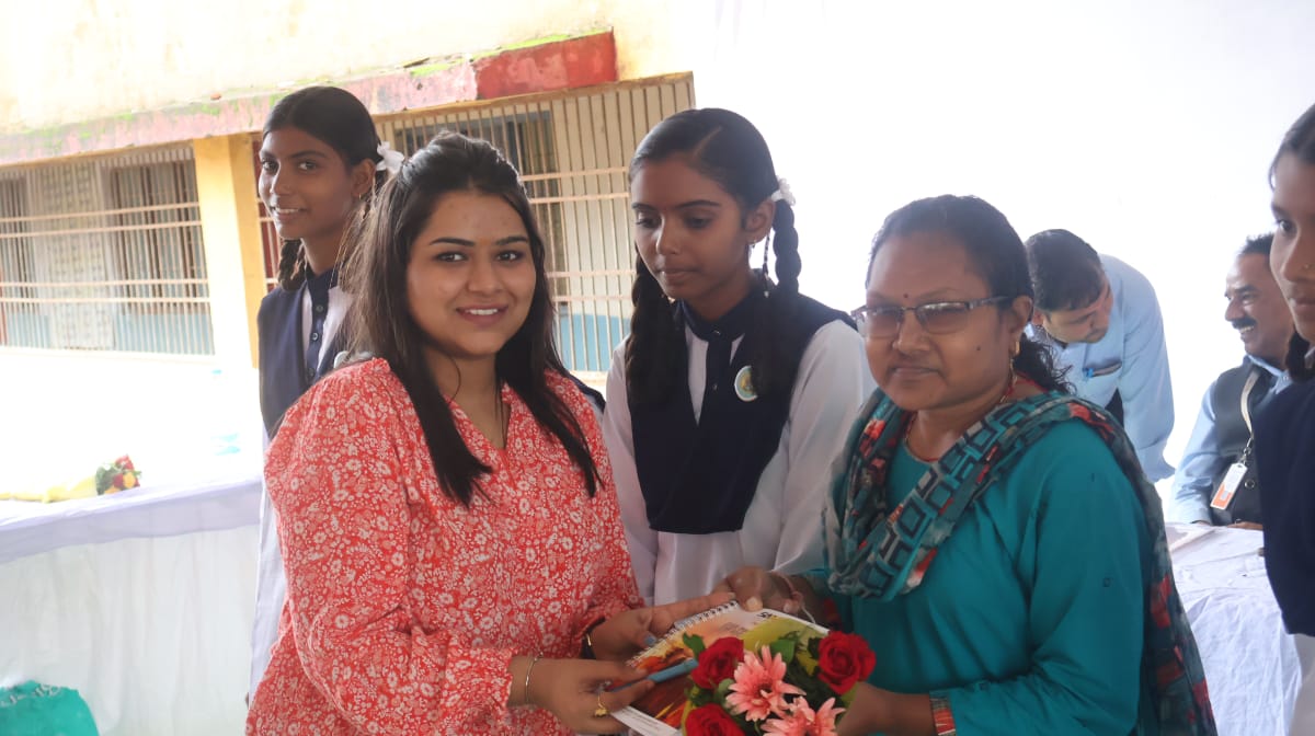 संभव स्टील ट्यूब लिमिटेड सरोरा द्वारा प्रतिभावान छात्र-छात्राओं का किया गया सम्मान