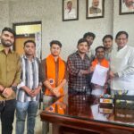RAIPUR : ABVP ने परीक्षा शुल्क में वृद्धि समेत तीन मुद्दों को लेकर आयुष विश्वविद्यालय के कुलपति सौंपा ज्ञापन