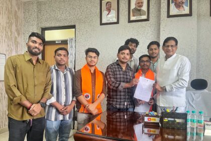RAIPUR : ABVP ने परीक्षा शुल्क में वृद्धि समेत तीन मुद्दों को लेकर आयुष विश्वविद्यालय के कुलपति सौंपा ज्ञापन