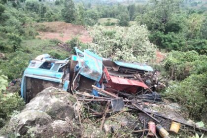 CG ACCIDENT BREAKING : कवर्धा में गहरी खाई में गिरा वाहन, 4 लोगों की दबकर मौत, 5 घायल