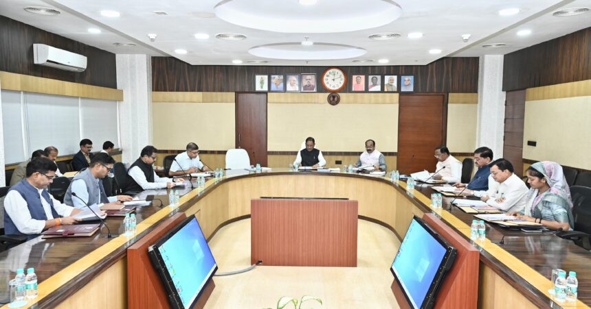 CG Cabinet Breaking : साय कैबिनेट की बैठक शुरू, मानसून सत्र समेत कई बड़े फैसलों पर लग सकती है मुहर 