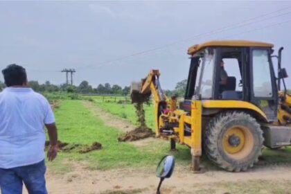 Mahasamund : अवैध प्लाटिंग पर चला प्रशासन का बुलडोजर, बिना रेरा के परमिशन के की जारी थी प्लांटिंग 
