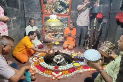 CG : सावन के पहले सोमवार को बाबा कुलेश्वर नाथ मंदिर में उमड़ा भक्तों का सैलाब 