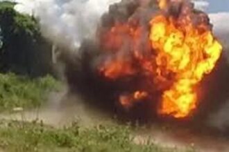 CG BREAKING : नक्सलियों की कायराना हरकत, IED की चपेट में आने से 3 ग्रामीण झुलसे