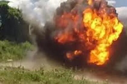 CG BREAKING : नक्सलियों की कायराना हरकत, IED की चपेट में आने से 3 ग्रामीण झुलसे